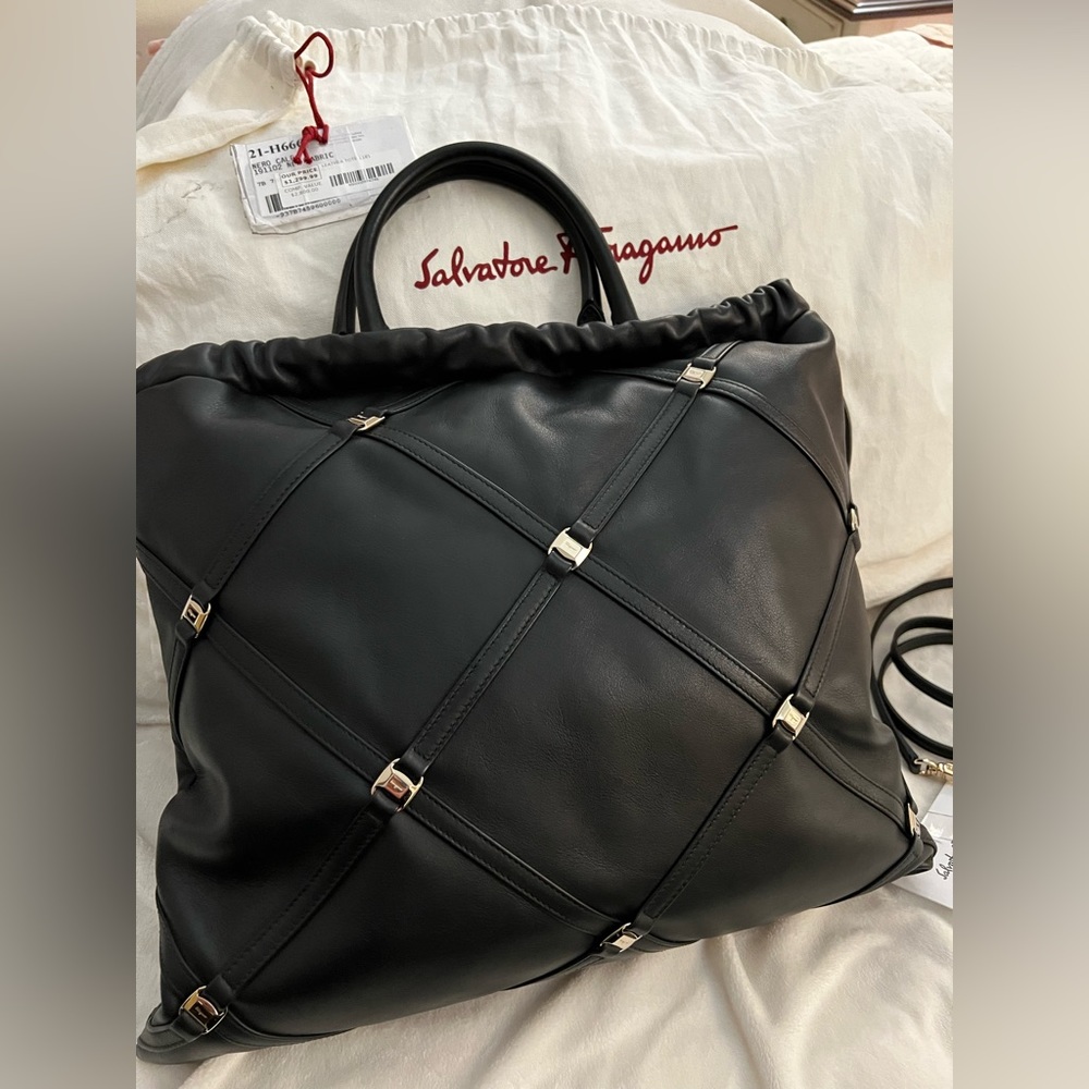 NEW w/TAGS — Salvatore FERRAGAMO Genuine Leather Tote - Black (color)